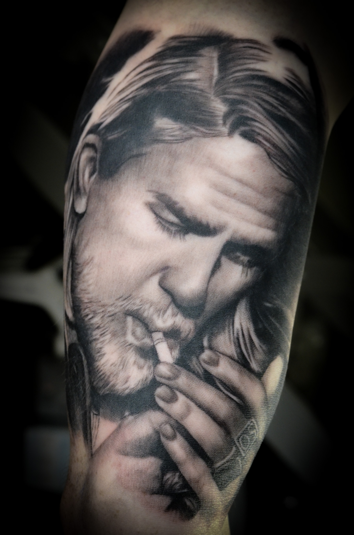Sons of Anarchy Charlie Hunnams Longtime Love Morgana McNelis Had to  Convince Him He Did Not Want a Permanent Reminder of Jax Teller